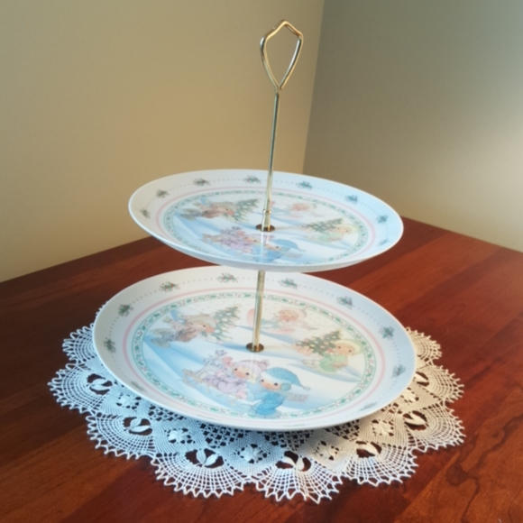 PRECIOUS MOMENTS ♡ Vintage Two Tier "A Winter Wonderland" Cookie Serving Plates - Picture 12 of 14